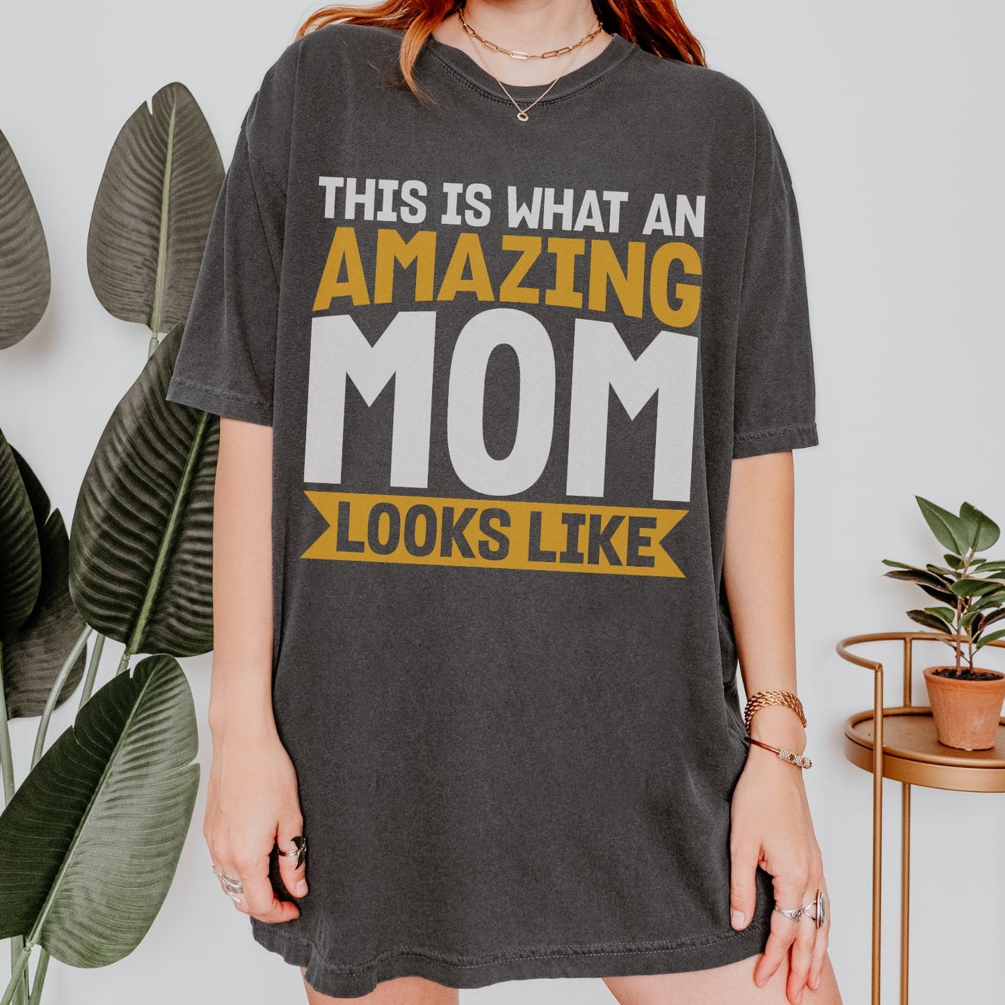 This Is What An Amazing Mom Looks Like T-Shirt