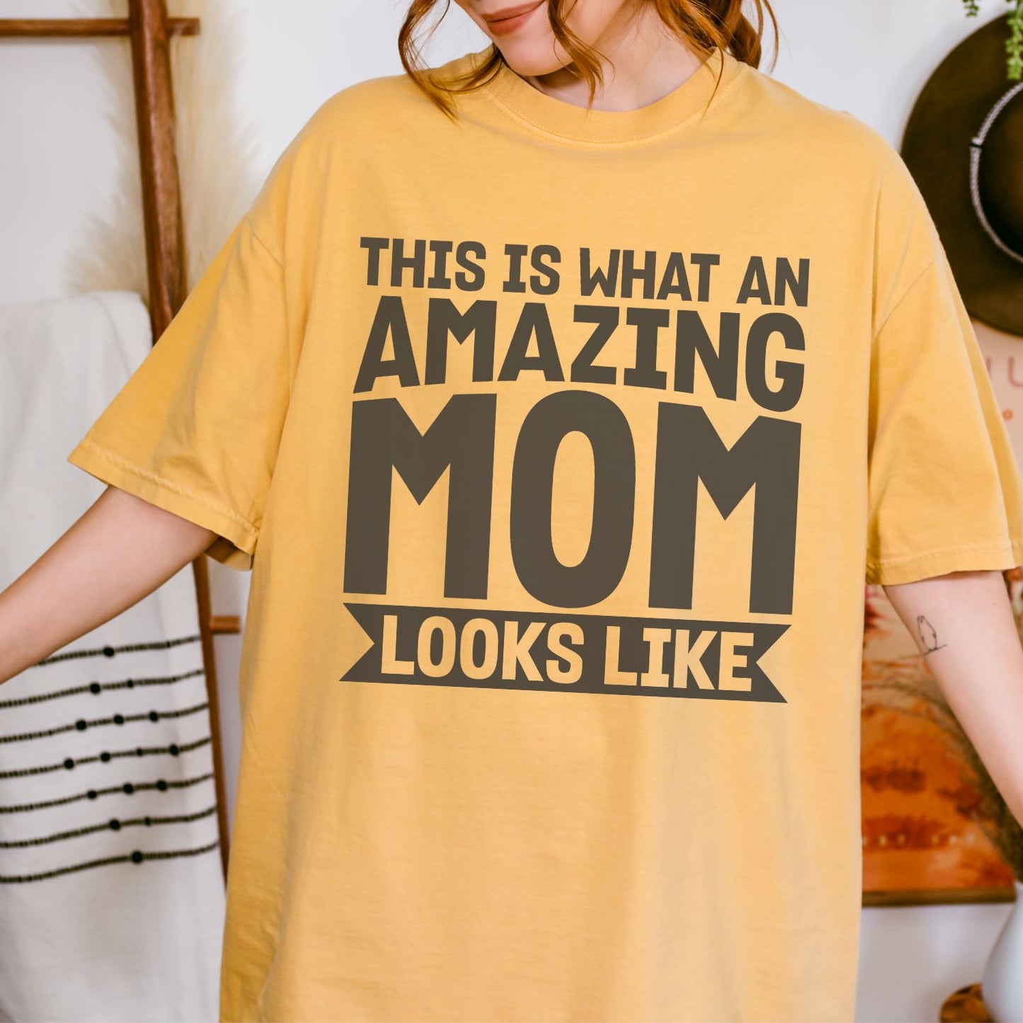 This Is What An Amazing Mom Looks Like T-Shirt