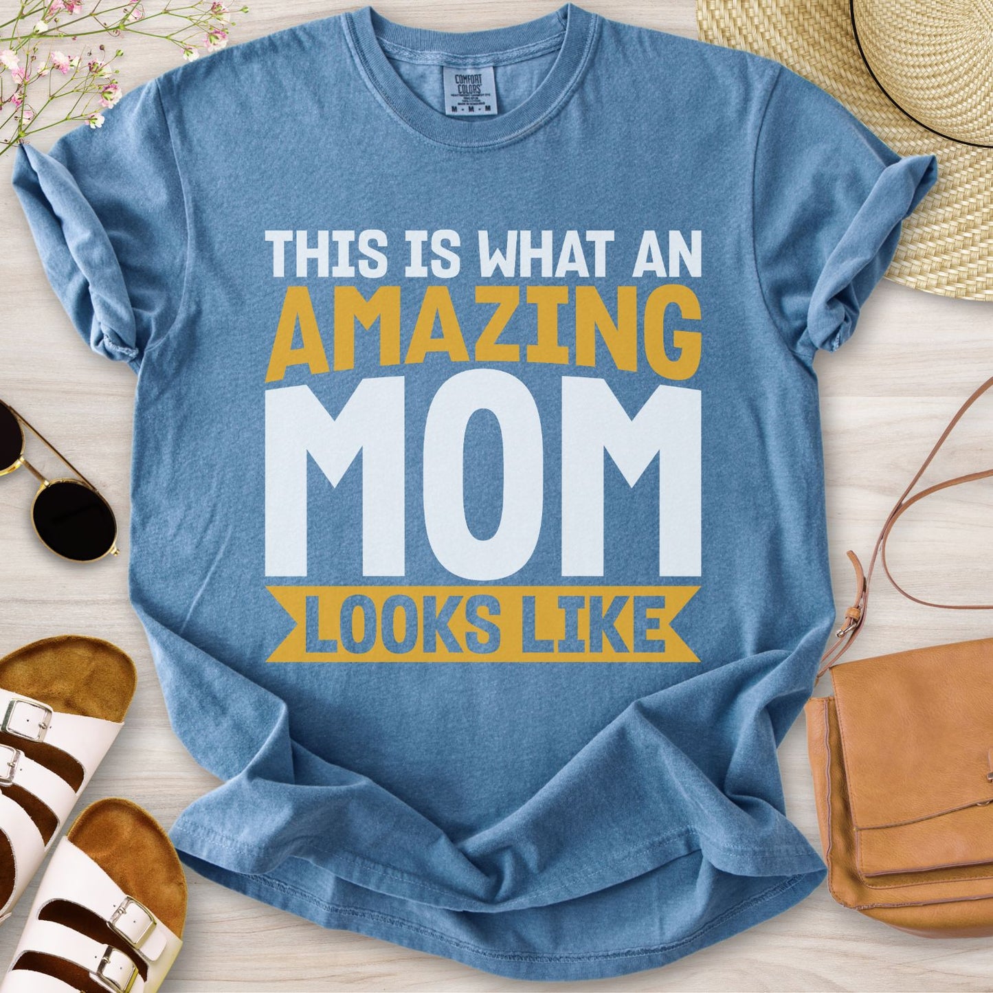 This Is What An Amazing Mom Looks Like T-Shirt