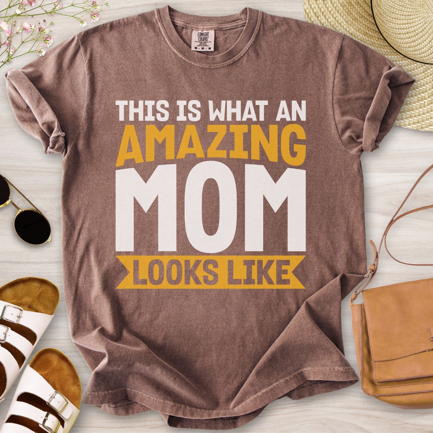 This Is What An Amazing Mom Looks Like T-Shirt