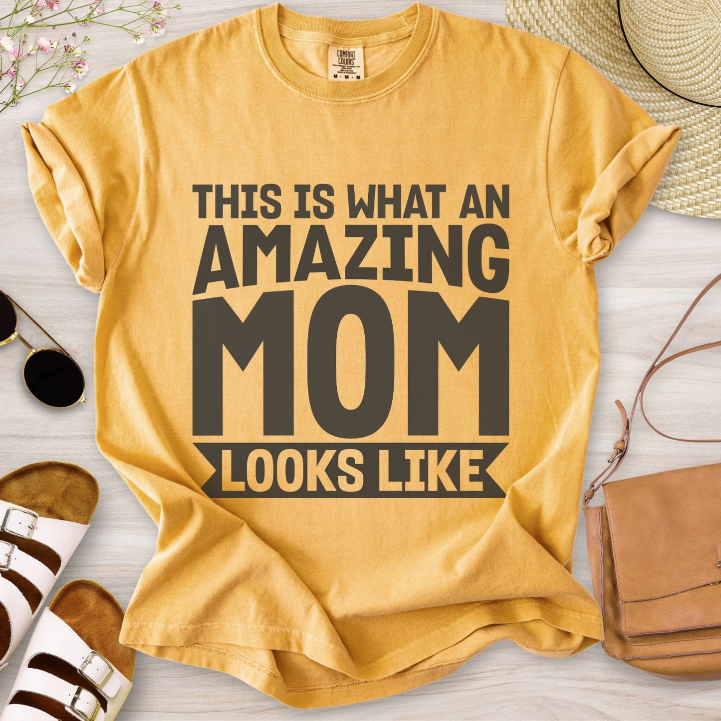 This Is What An Amazing Mom Looks Like T-Shirt