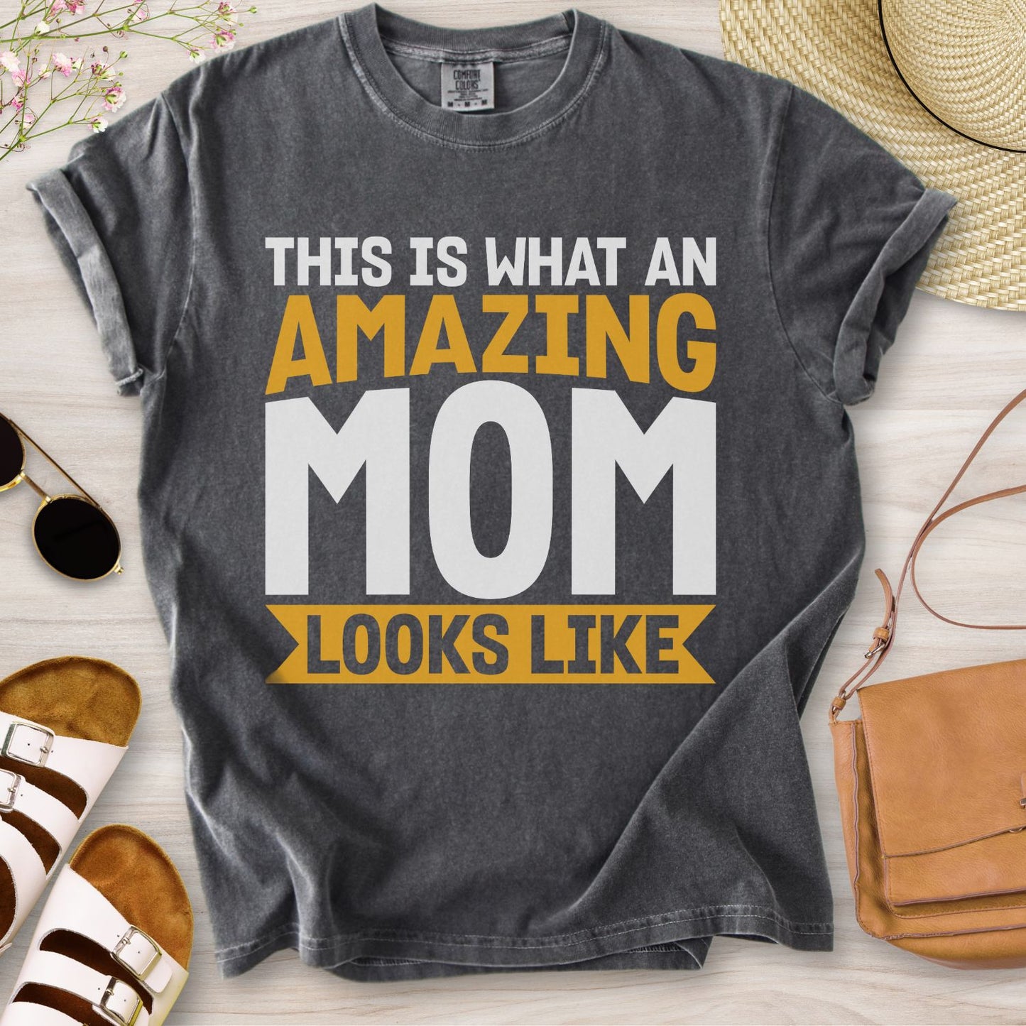 This Is What An Amazing Mom Looks Like T-Shirt