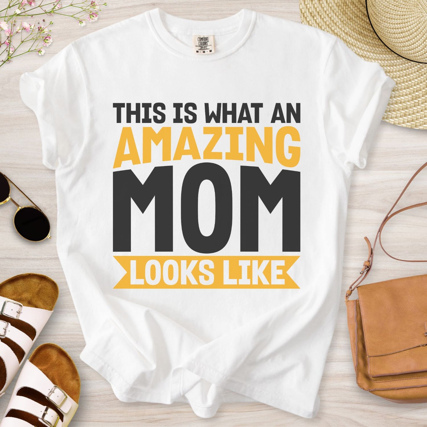 This Is What An Amazing Mom Looks Like T-Shirt